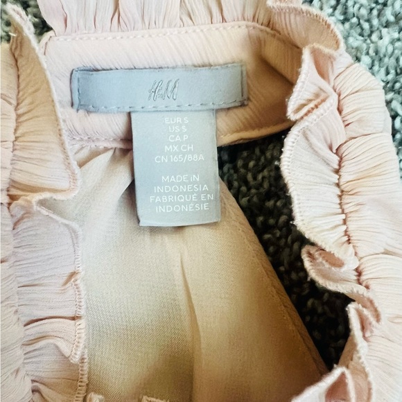 H&M Blush Ruffled blouse - Picture 6 of 6